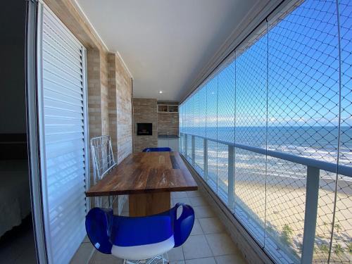 Apto Alto Padrão Frente Mar no melhor condomínio