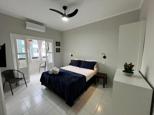 Apto com 2 varandas, vista para o mar e AC