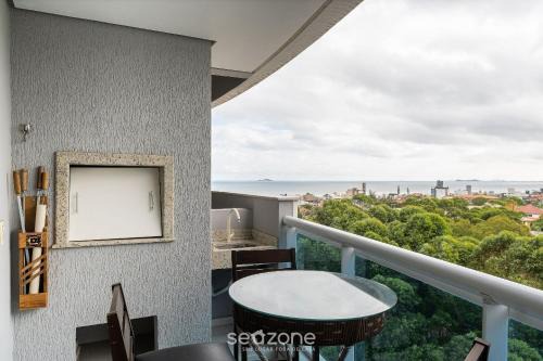 Apto com varanda e churrasq 500m da praia RML605
