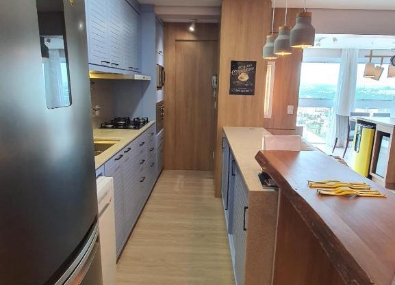Apto de alto padrão/luxo em home club pé na areia com vista mar.