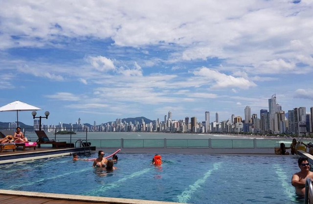 Apto frente ao mar Balneário Camboriú