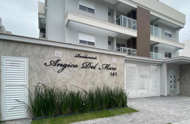 Apto na praia de Palmas, climatizado, com piscina, próximo ao mar e com jardim privativo