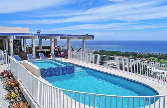 Aqua Green | Breathtaking views with a private salt water pool