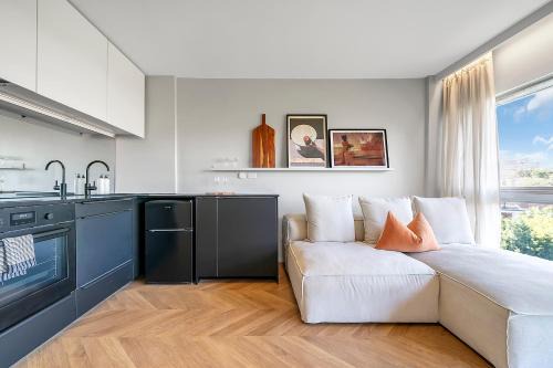 Aquarius - Luxe Inner City Abode