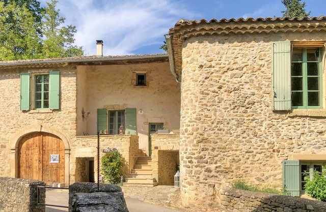 Alojamiento de 4 habitaciones en Laudun L Ardoise
