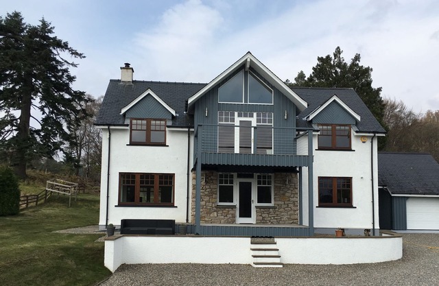 Arkaig Lodge: una propiedad moderna y amueblada con buen gusto en una ubicación impresionante.