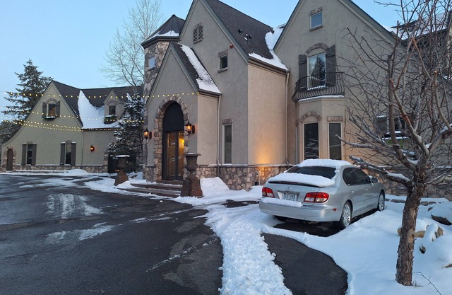 Arrowhead Manor B&B close to Red Rocks Amphitheater