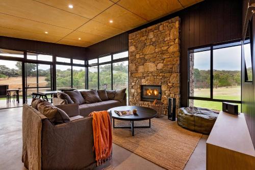 Artisan Gunyulgup - Luxe Lakeside Wellness Hideaway