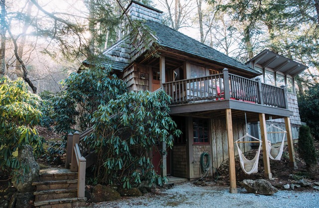 Adirondack Cottage: Designer Artists Studio, Walk To Town, Pet Friendly