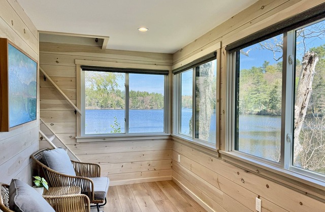 Artistic Cottage on Knickerbocker Lake with kayaks