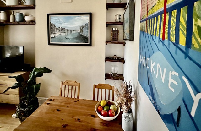 Arty Apartment - 10 min from the heart of London!