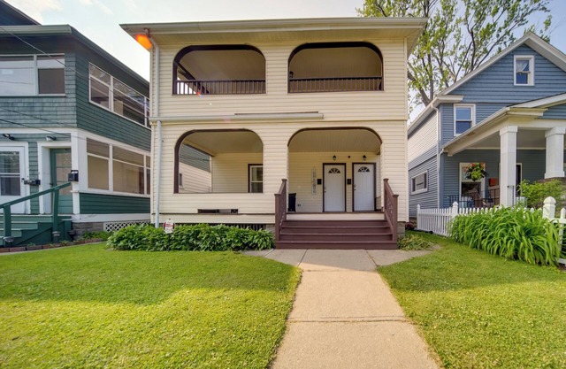 Ashtabula Vacation Rental w/ Covered Balcony