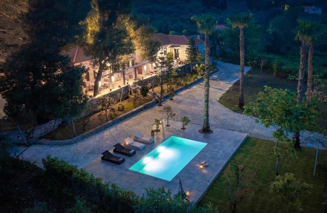 Astarte Villas - The Pine Tree Villa with Pool