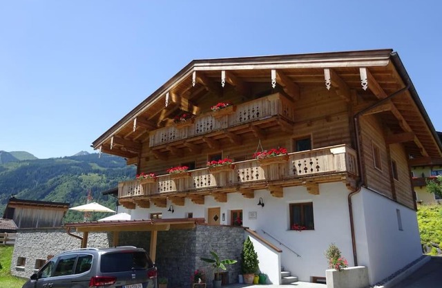 Gemütliche Dachgeschosswohnung mit Balkon & Garten
