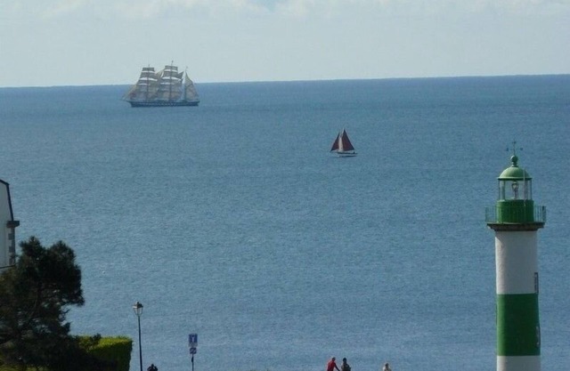 At the Port of DOELAN, Calm, 3***,LES GÎTES DE MONTSERRAT Camelia