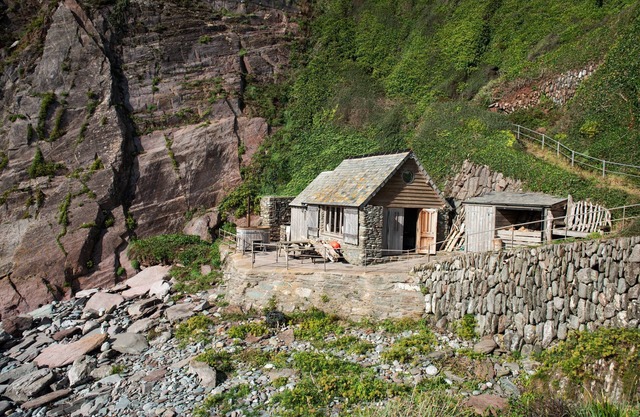 Atlantis - a boathouse that sleeps 2 guests in 1 bedroom