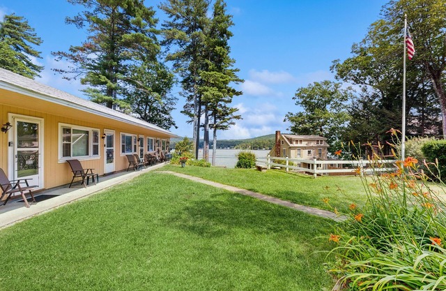 Attractive & convenient studio steps to water w/WiFi, water views, & kitchenette