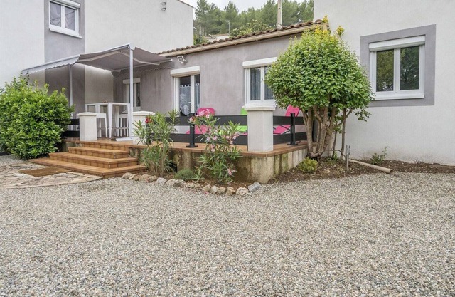 Atractiva casa de vacaciones en Cessenon-Sur-Orb con terraza