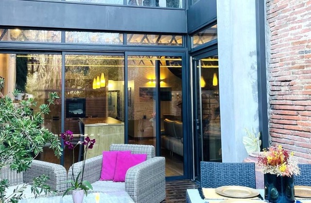 Atypical house with terrace, courtyard, air conditioning and WIFI
