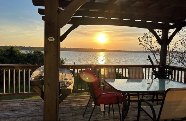 Amazing View Water Front Private Beach Boat Mooring Big Yard Close To Newport