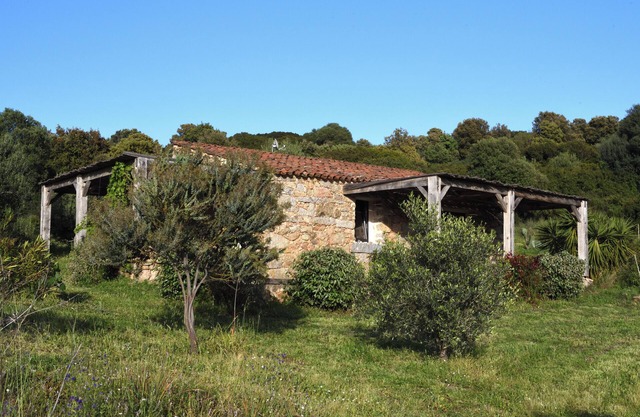 Elegante casa de vacaciones en una zona tranquila a 10 minutos de la playa.