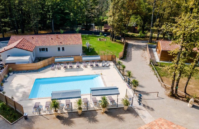 Authentic Stay in Dordogne – Comfortable Gîte with Heated Pool