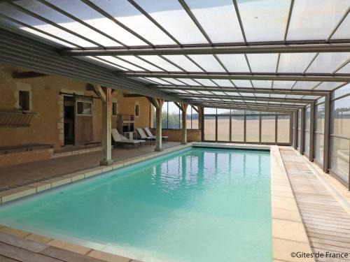 Authentique ferme avec piscine intérieure et vue nature - FR-1-497-164
