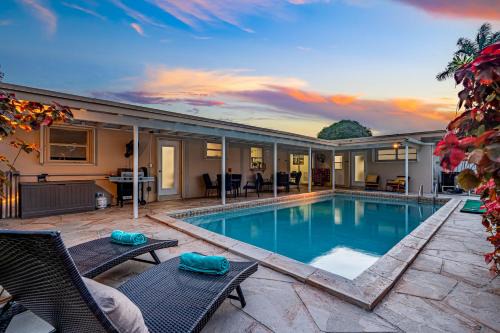 Available This Weekend Pool, Game Room, Pets