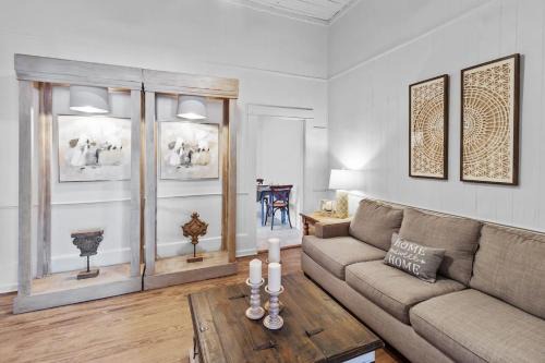 Available This Wkend, Historic With Porch Swings