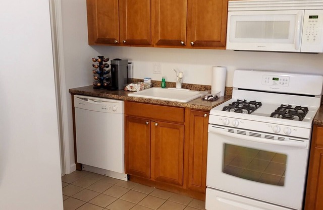 AVONDALE - LOGAN SQUARE - 1 Bedroom Apartment - Near Expressway & Subway
