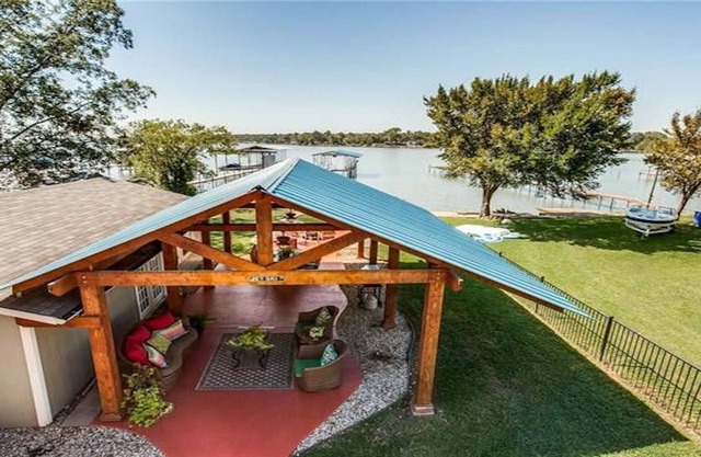 Impresionante casa familiar en el lago con espacio para muchos invitados.