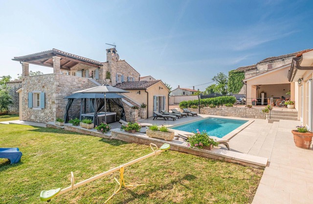 Hermosa casa en Pula con sauna