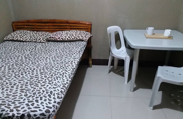 Impresionante habitación a 10 minutos a pie de la playa, un viaje en autobús de 1 hora. Manila a Sapang, Termate