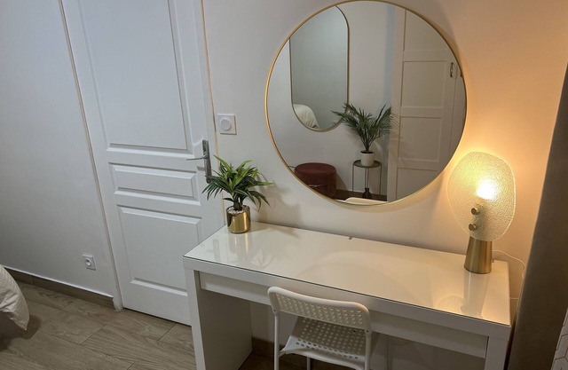 B15 Luxueux, Gare, Paris, Disney by Villa Dengous