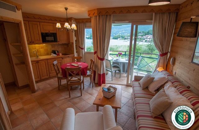 BAIE DES VOILES - #208 DUPLEX vue lac et Chateau.
