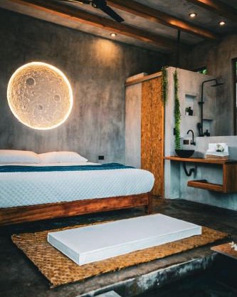 Bajo La Luna Suites