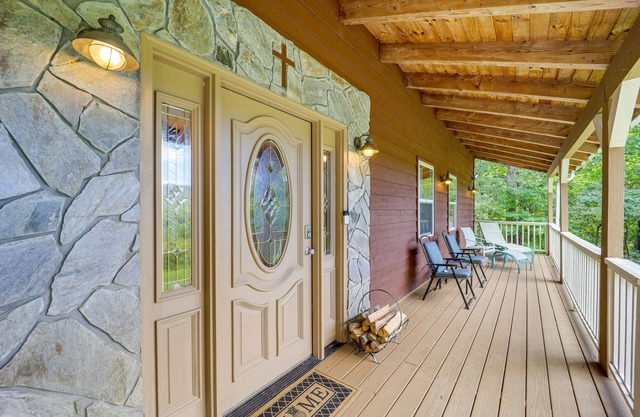 North Carolina Retreat w/ Deck, Fire Pit & Grill!