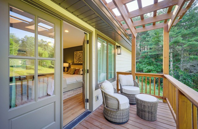 Bakersville Sanctuary w/ Stunning Scenery, Hot Tub