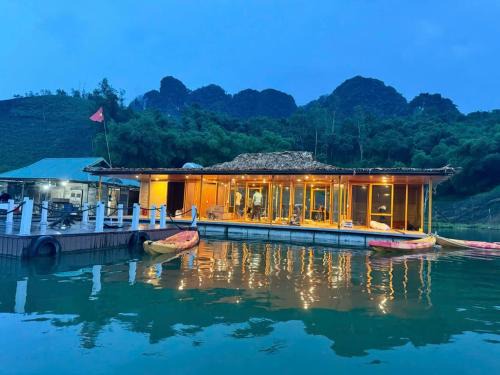 Bakhan Floating House