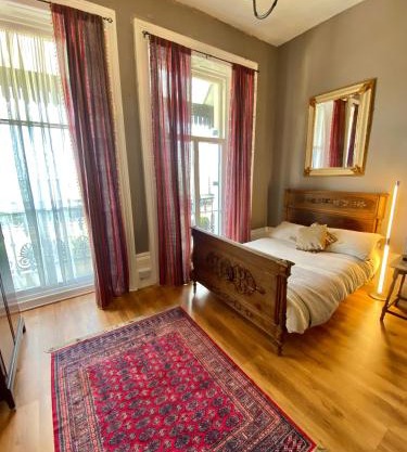 Balcony Flat next to Port, Sea view, Free Parking