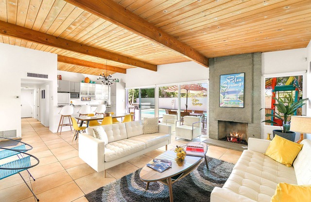 'Banana Cabana' Palm Springs Pool Pad with Treehouse!