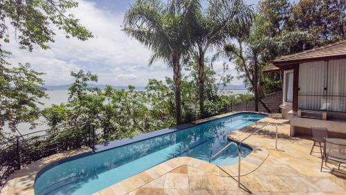 Bangalô Pé na Areia com Piscina MK5729
