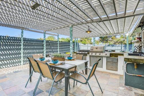 Bar and Fire Pit Pet-Friendly Phoenix La Casita