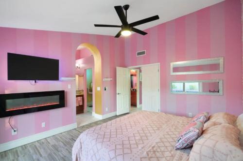 Barbie's Dreamworld Scottsdale Hot Tub&HomeTheater