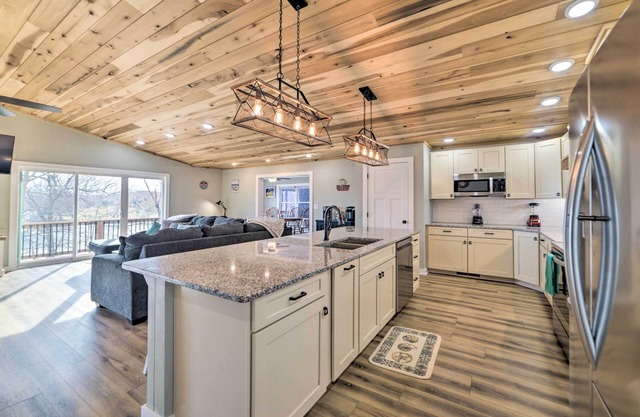 Waterfront Eddyville Home w/ Dock & Kayaks!