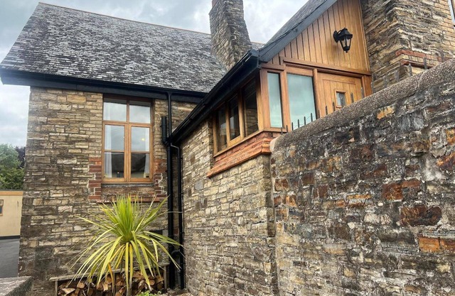 Barnstaple - Apartment - Sleeps 2 - Parking