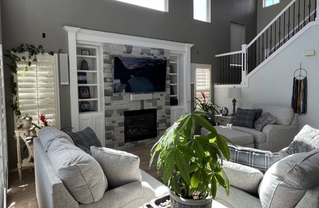 Basecamp Red Rocks - Stunning, Remodeled 4 Bed 3.5 bath house by Mtns /Downtown
