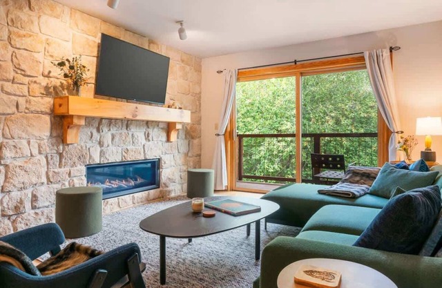 Tranquil Retreat, Hot Tub, Shuttle!