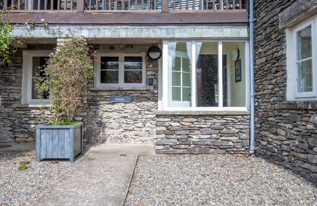 Bassicks - sleeps 8 guests in 4 bedrooms