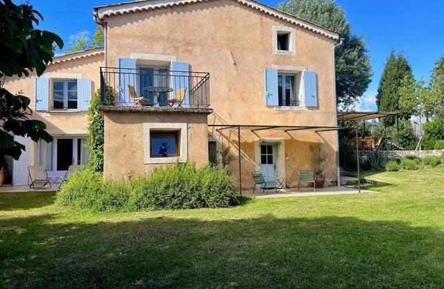 Bastide 1830, Domaine de la Bastidonne 4* Superb view of le Luberon Heated Pool